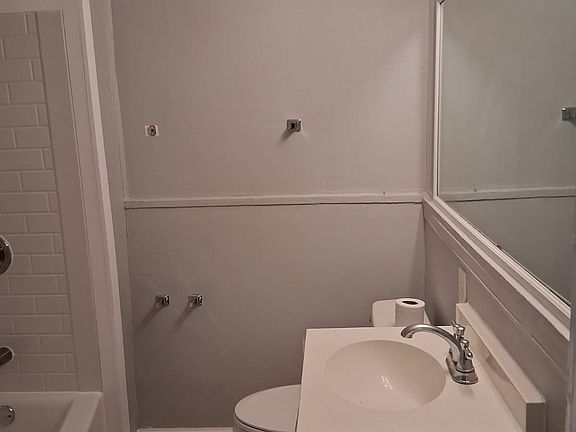 5th image of 700 Idlewild Dr