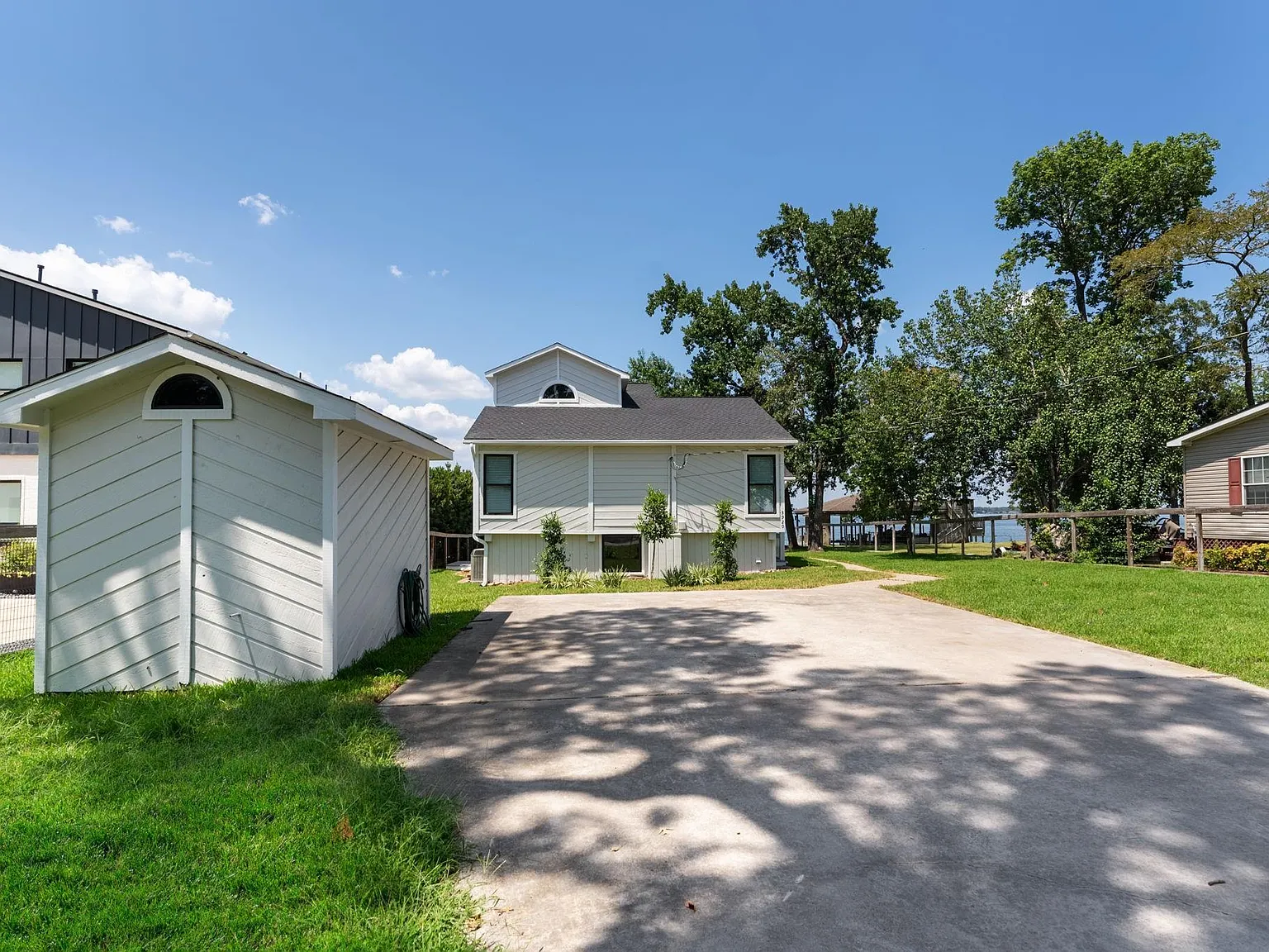 3 bed, 2.0 bath, 1986 sqft, $5,200 — Photo 1