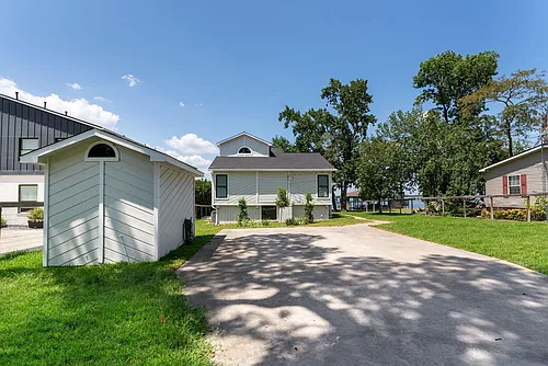 3920 Brookhaven Dr Photo 1