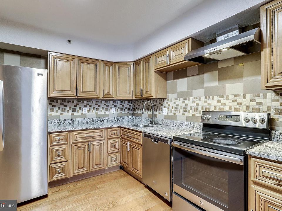 1st image of 3713 S George Mason Dr APT 513