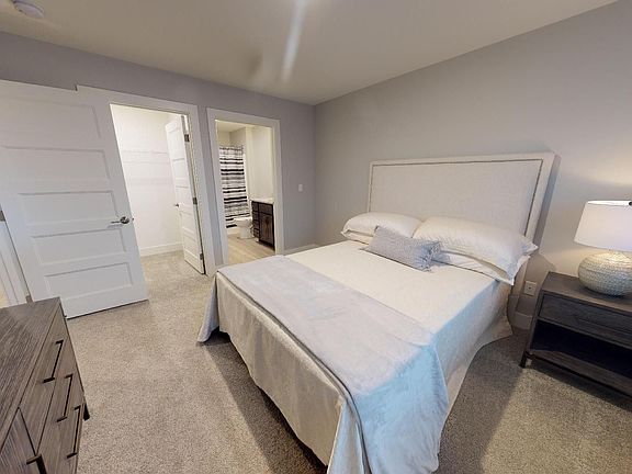 5th image of 6093 Hanover Woods Dr