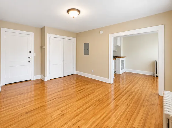 1758 Grand Ave, Saint Paul, MN 55105