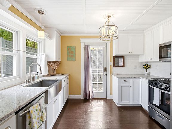 5th image of 724 1st Ave NW