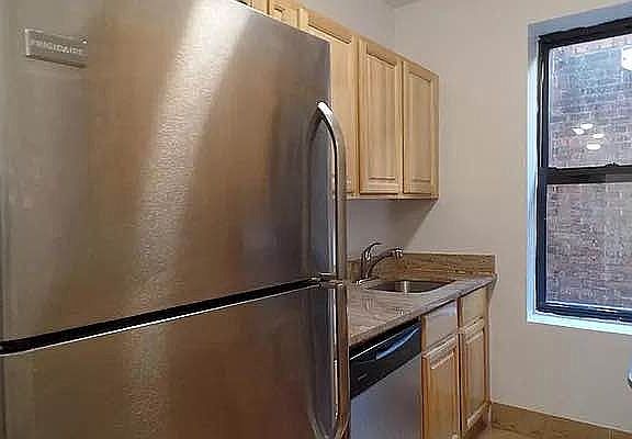 3rd image of 560 W 151st St APT A4