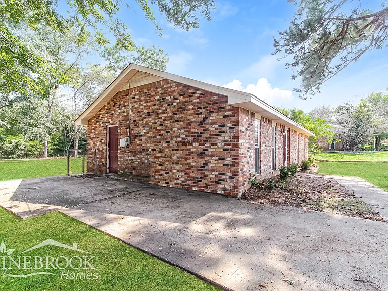 454 Mulligan Dr — Photo 2