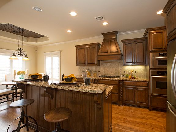 Granite & Stainless Gourmet Kitchen