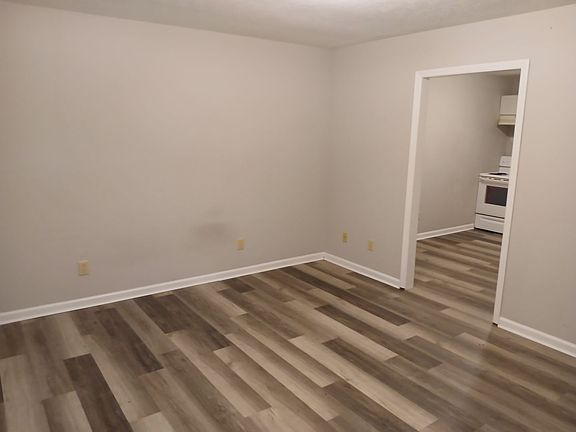 3rd image of 186 Dosser Ln #1-6