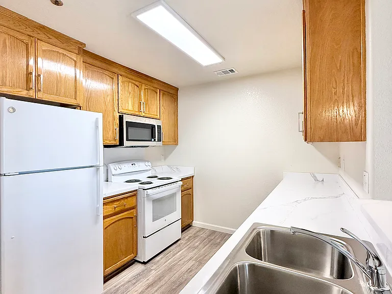 434 E Alameda St #203 — Photo 2