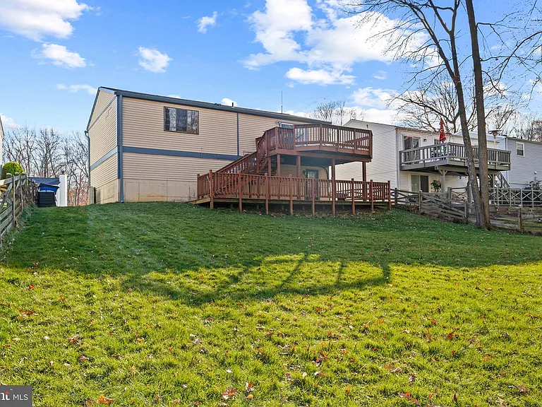 8469 Rippled Creek Ct — Photo 35