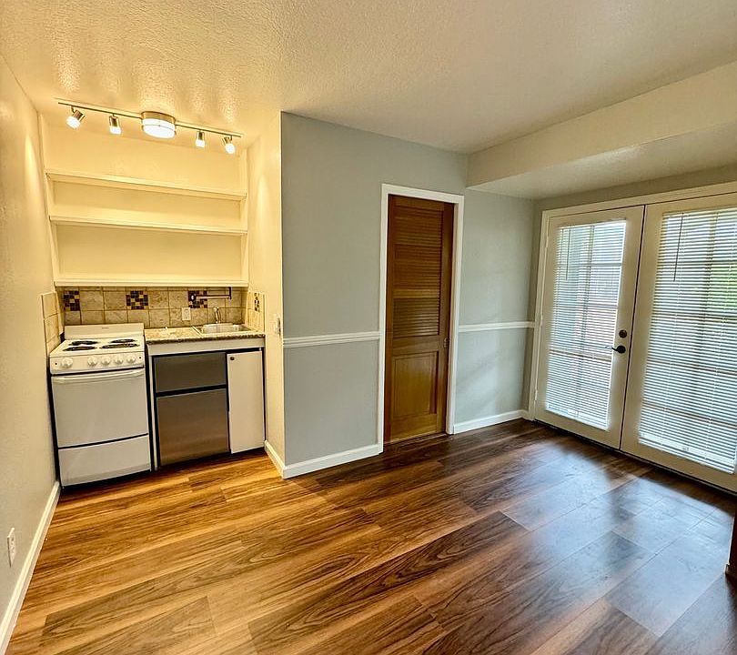 1st image of 10384 Alpine Dr APT 5
