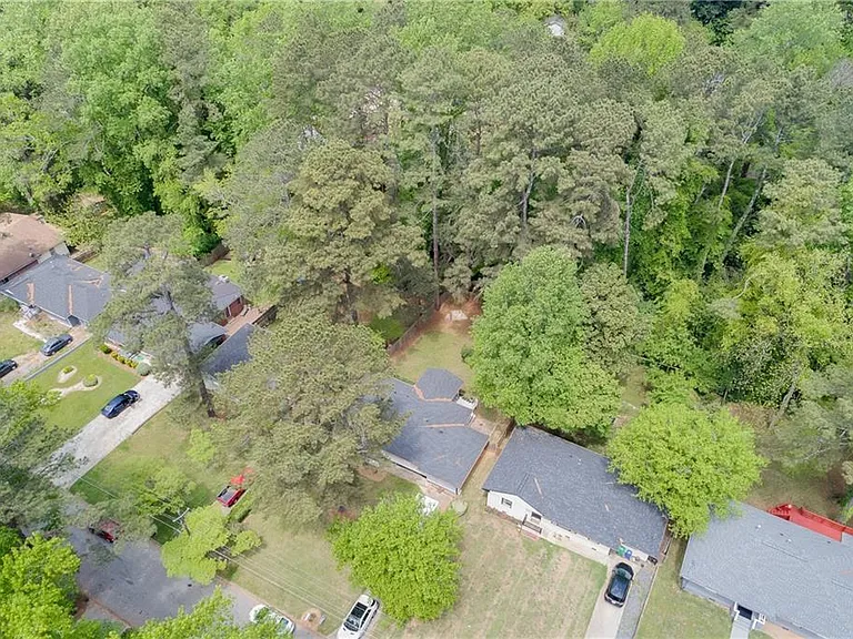 1858 Longdale Dr — Photo 37