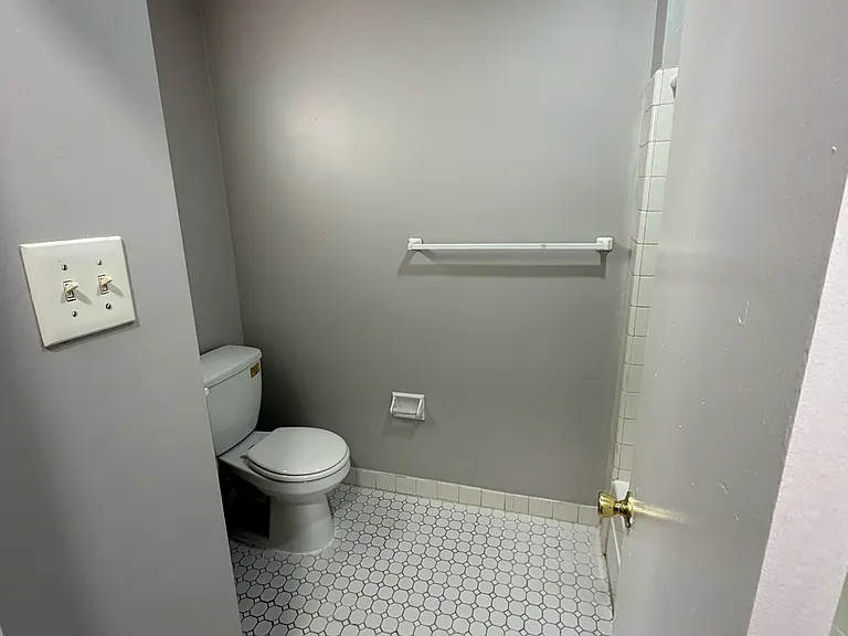 105 Lincoln St — Photo 8