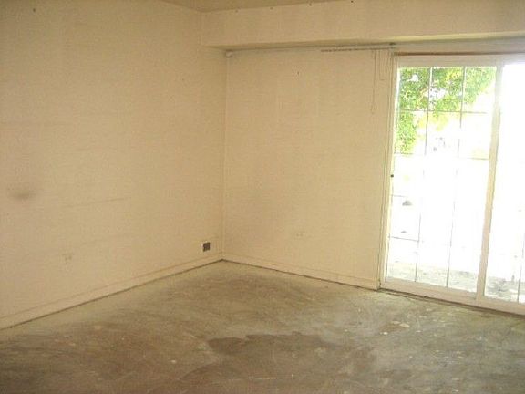 3rd image of 1511 N Windsor Dr APT 205