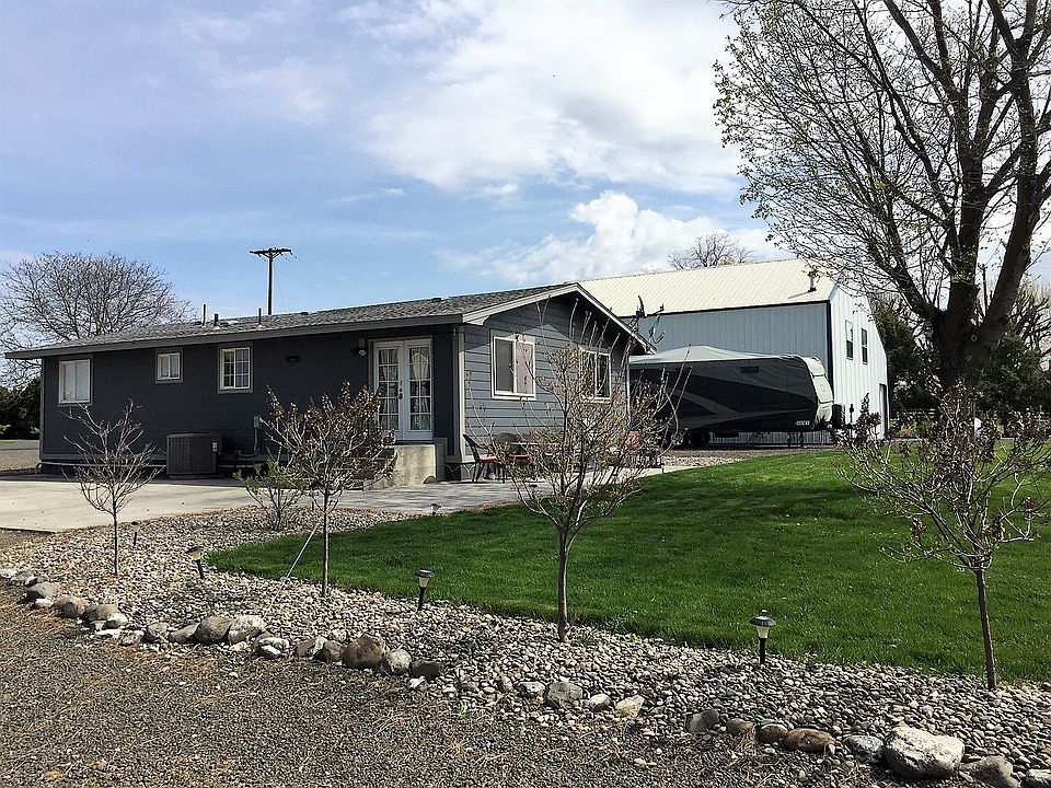 1st image of 2203 W Parks Ln