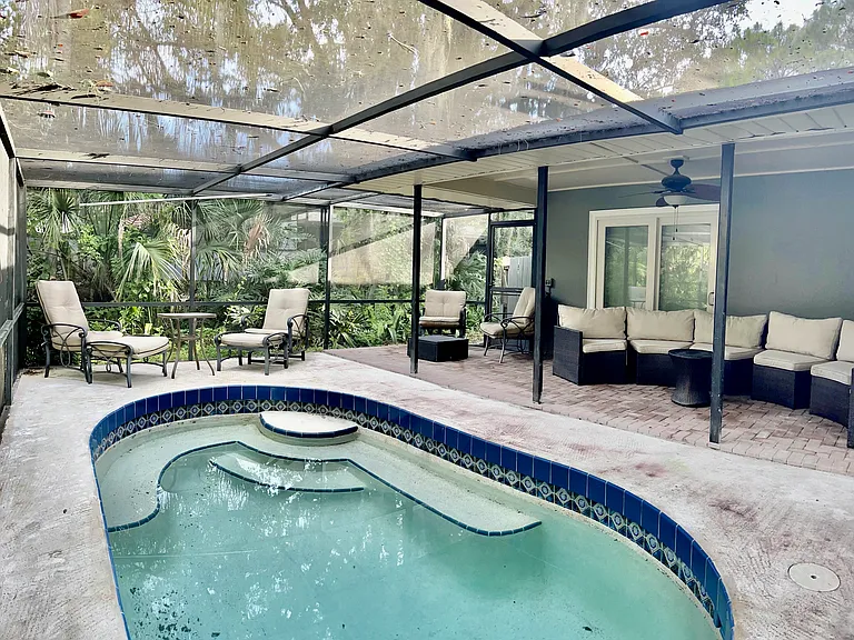 Cozy and private pool area