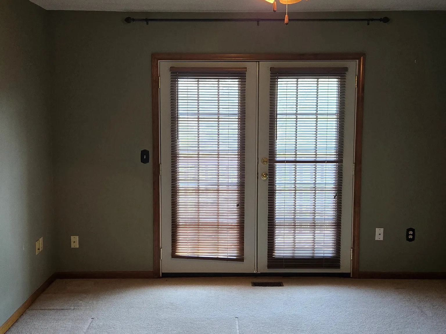 3 bed, 2.5 bath, 1660 sqft, $1,650 — Photo 3