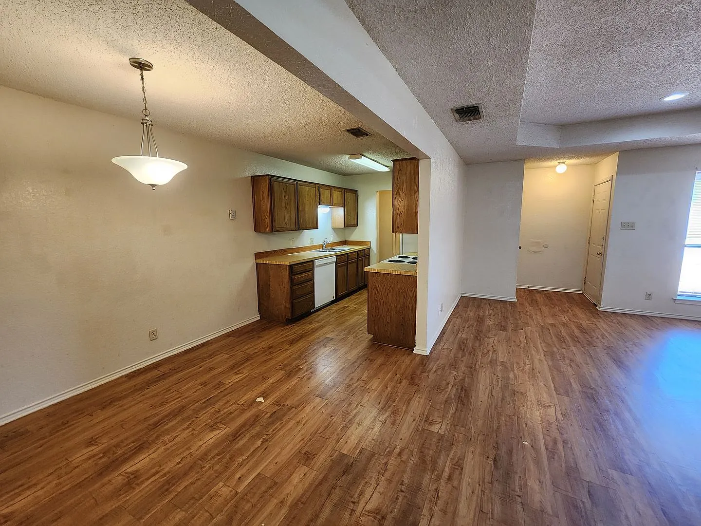 Roomy 2 Bedroom Duplex in Fort Worth — Photo 4