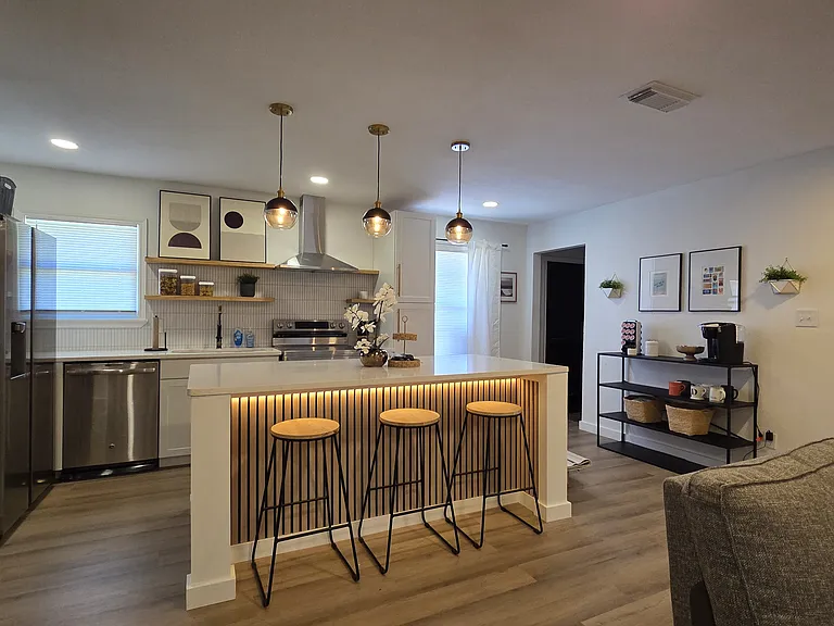 2826 Post Oak Rd — Photo 5