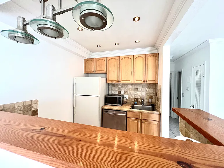 467 Golden Isles Dr — Photo 10