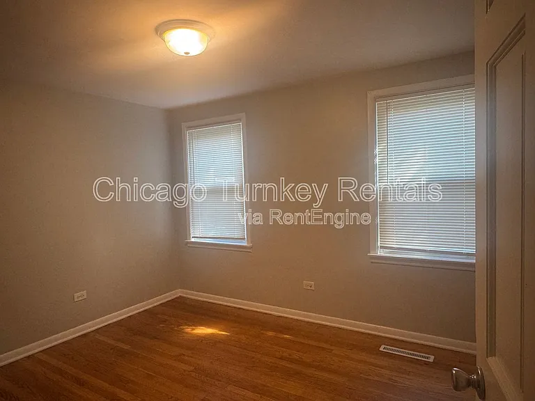 17729 Community St — Photo 9