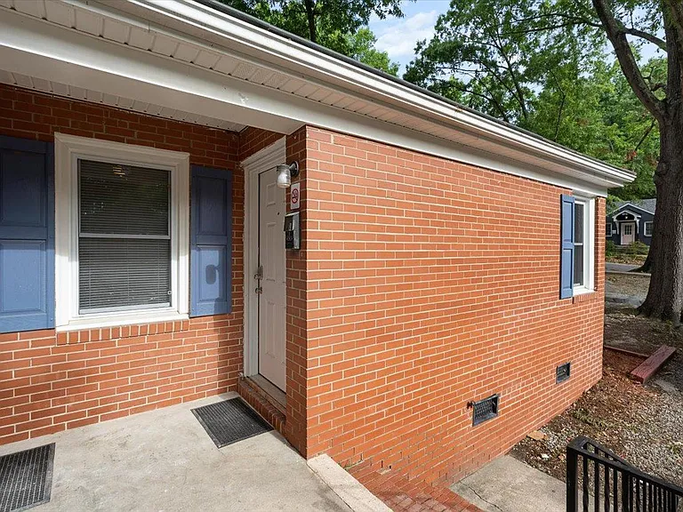 815 W Markham Ave #A — Photo 30