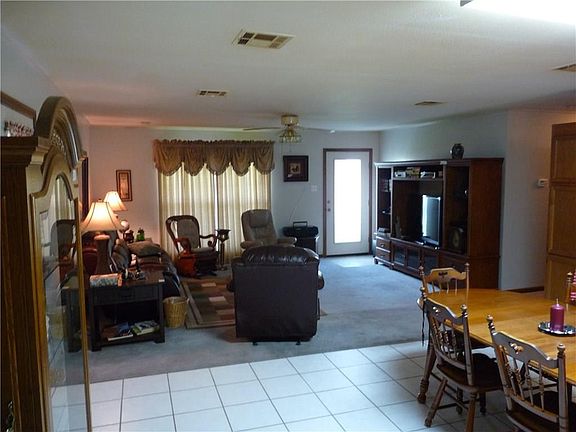 4th image of 584 W Friesen Rd
