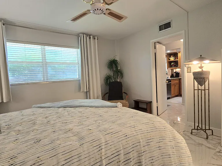 1161 Hillsboro Mile #107 — Photo 34