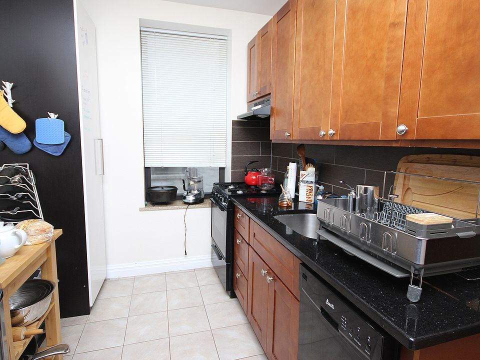 1st image of 2533 36th St APT 2F