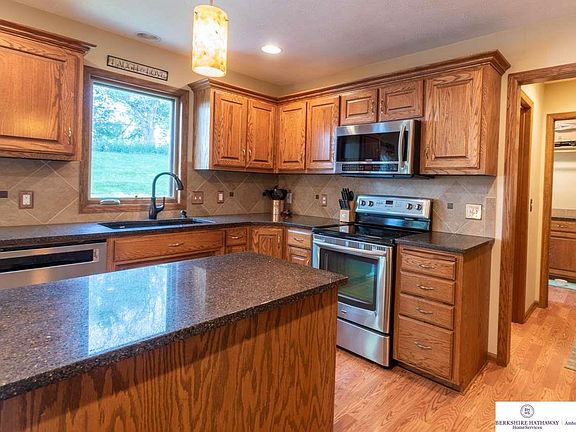 5th image of 15113 Willow Creek Dr