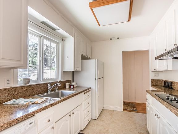 5th image of 18293 Bayview Dr