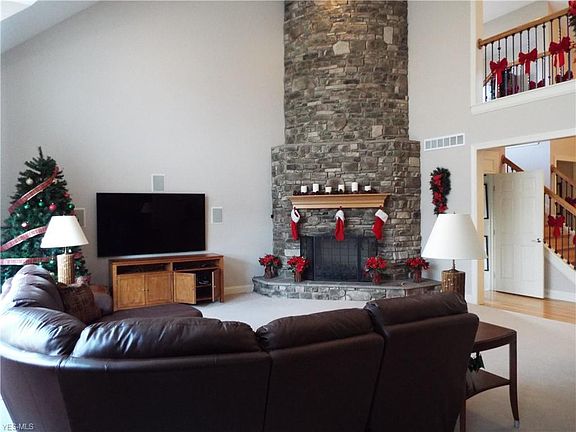 3rd image of 38055 McDowell Dr