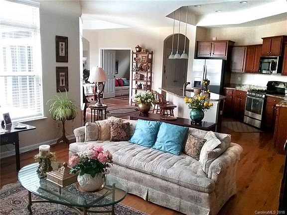 5th image of 4504 Parkgate Dr