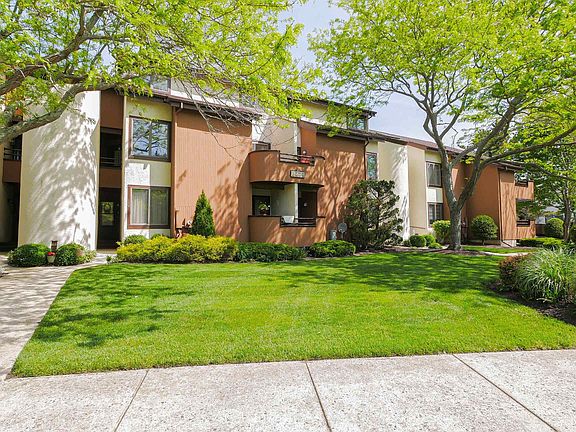 2nd image of 114 Easterly Dr #114