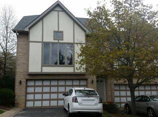 34 Cliffside Circle Dr, Willow Springs, IL 60480