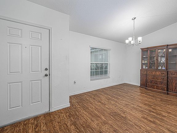 3rd image of 654 SW Backert Avenue