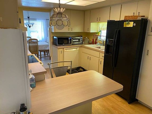 4th image of 4233 Voorne St