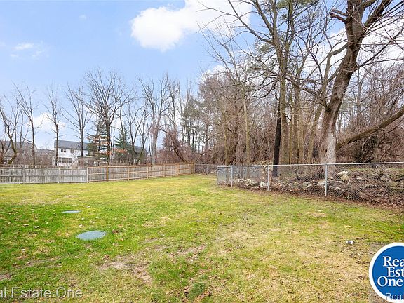 5th image of 1345 S Milford Rd