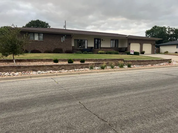 1215 Hickory St, Victoria, KS 67671