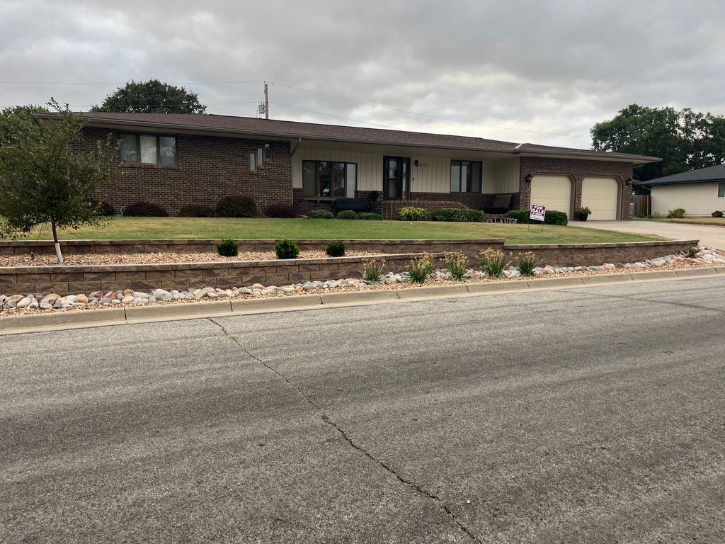 1215 Hickory St - Property Image