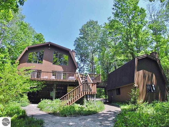 3rd image of 2736 S Lake Leelanau Dr