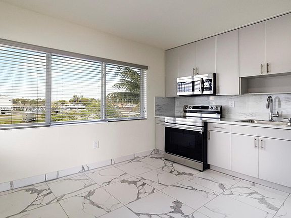 4th image of 2323 NW 15th St #2