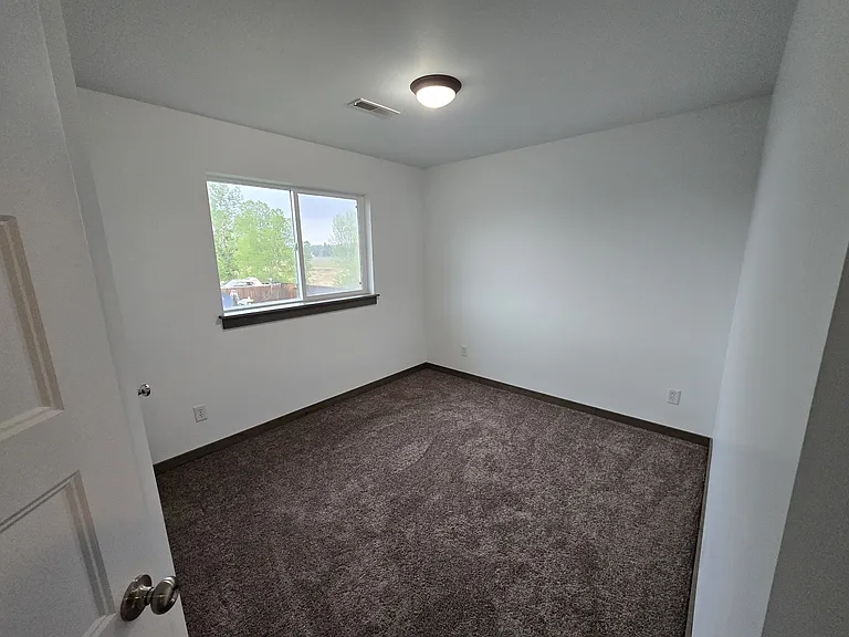 745 Linda Ln — Photo 14