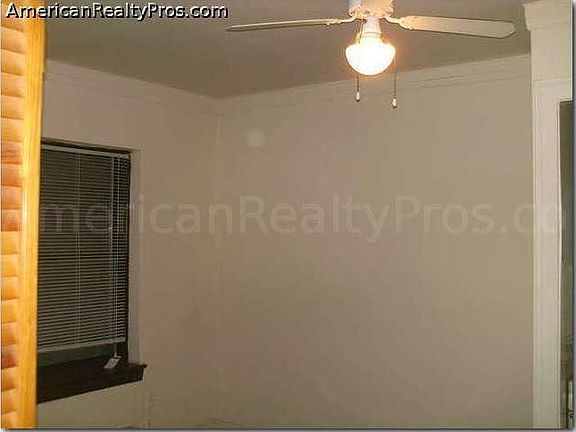 2nd image of 6317 N Kenmore Ave APT 410