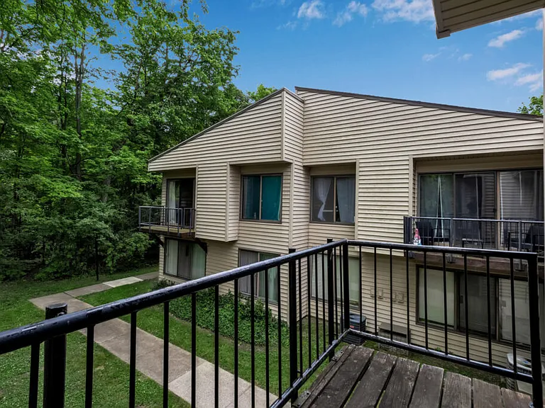 Woodhill Apartments — Photo 10