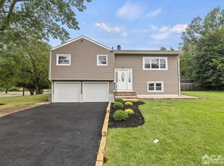 444 Rivercrest Dr, Piscataway, NJ