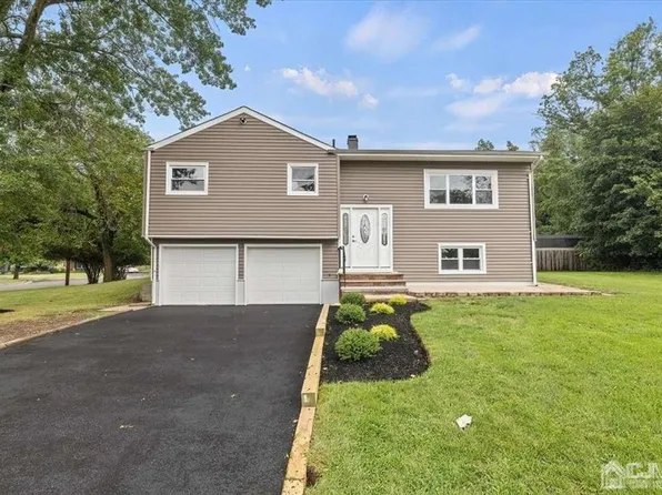 444 Rivercrest Dr, Piscataway, NJ 08854