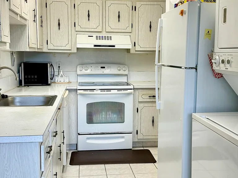 1551 NW 20th Ave #102 — Photo 3