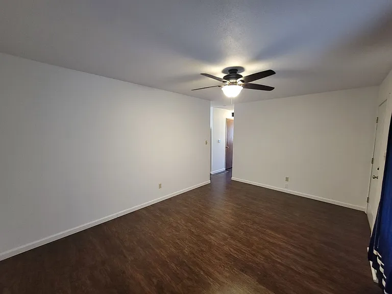1223 Lilac Ln — Photo 5
