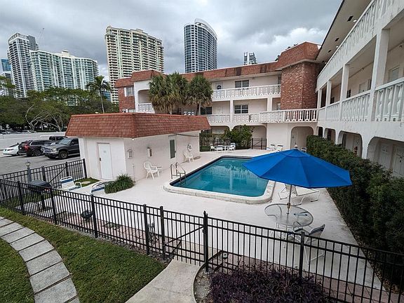 4th image of 601 SE 5th Court #104