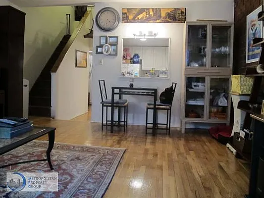 Rented by Metropolitan Property Group | media 25